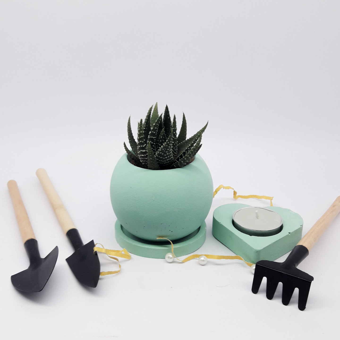 GB Ball Planter - Sea foam