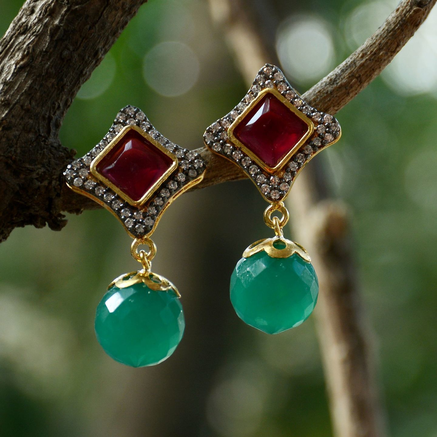 Red Square AD Green Round Dangler