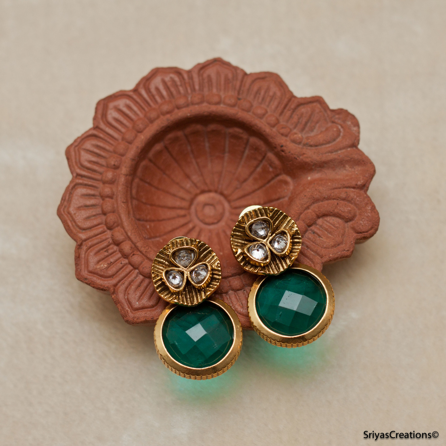 Kundan Top Green Round Stud 