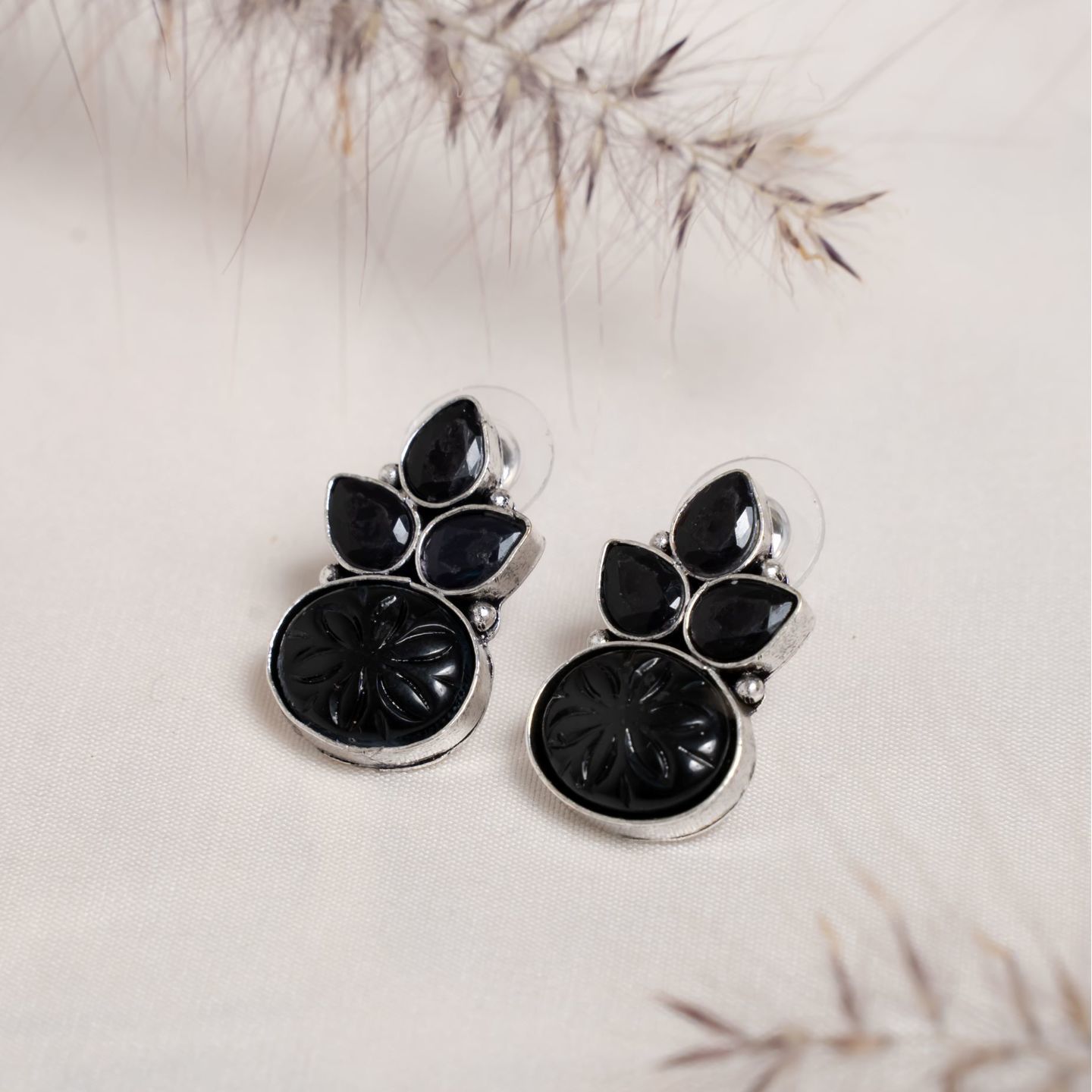 Black Round & Leaf shaped Stud