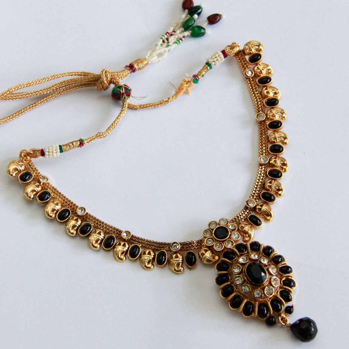 Elegant Black Color Oval Necklace Set