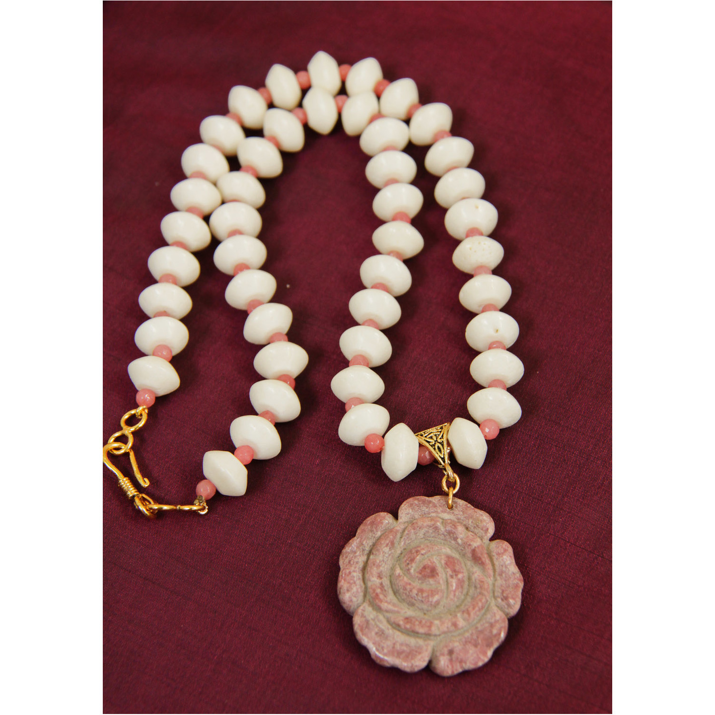 White & Rose Rodolight Necklace