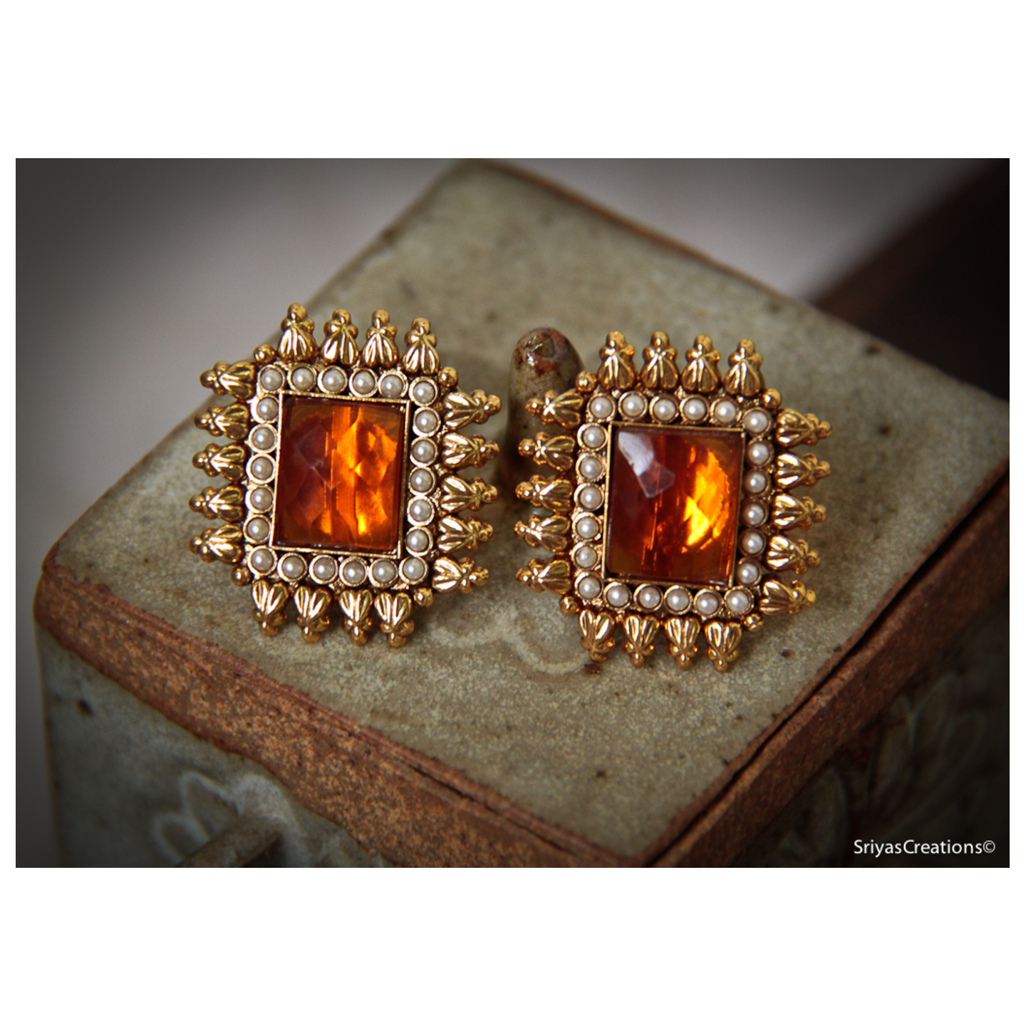 Honey Orange Pearl Gold Square Stud
