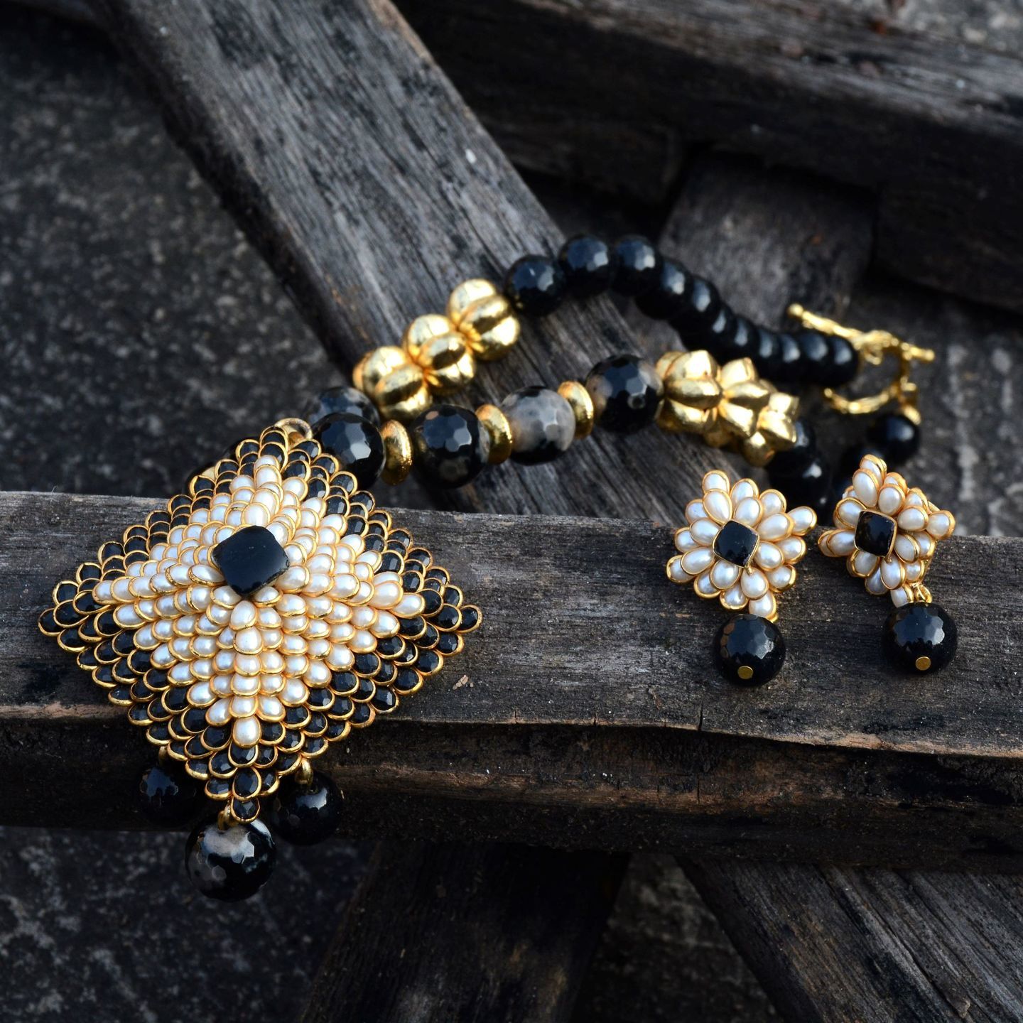 Black & White Pachi Handmade Necklace Set