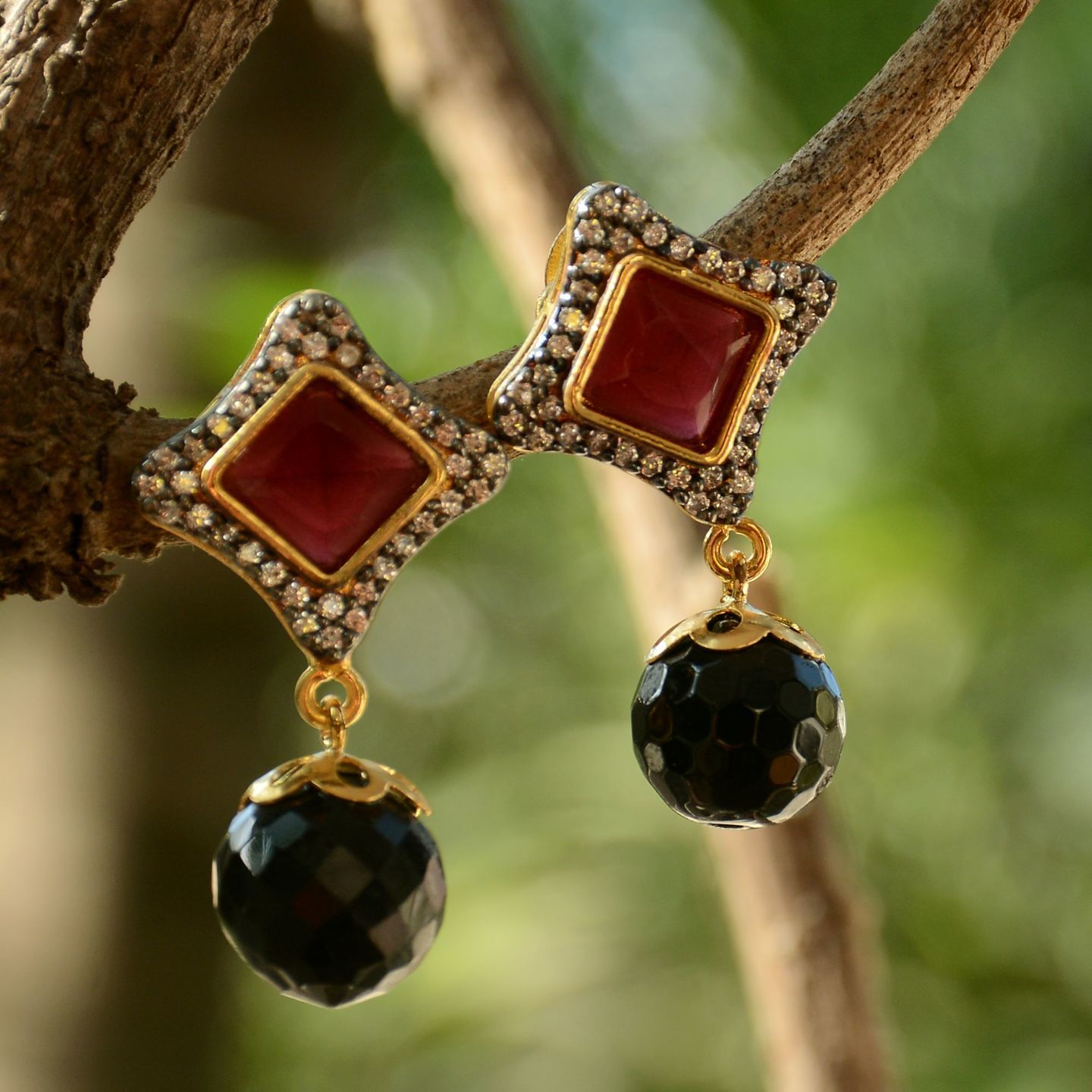 Red Square AD Black Round Dangler