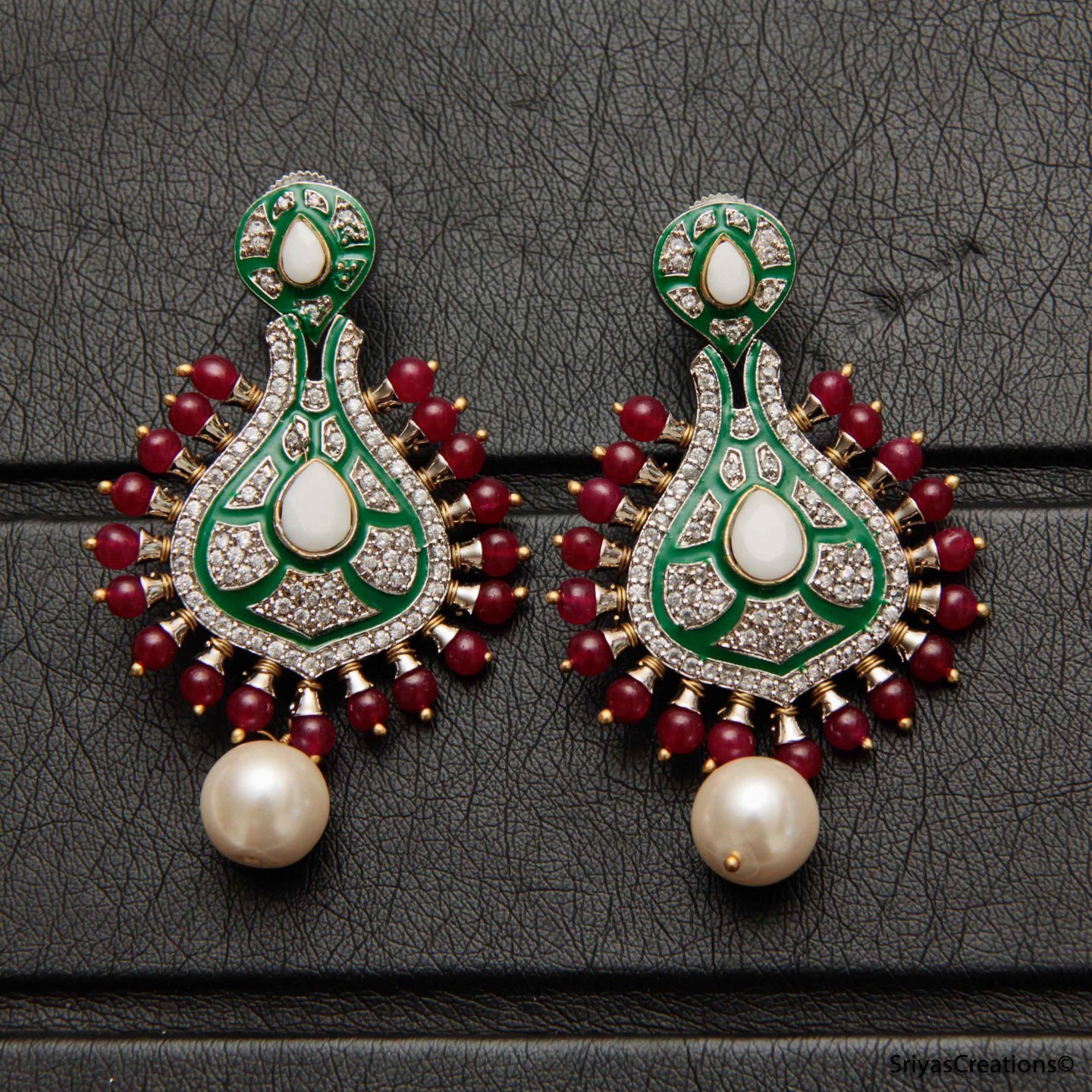 White Red Green Drop Ad Pot Shaped Danglers