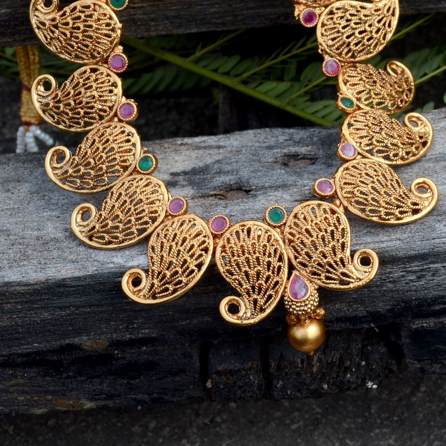 Red Green Jali Work Matte Gold Leaf Design Necklace Set