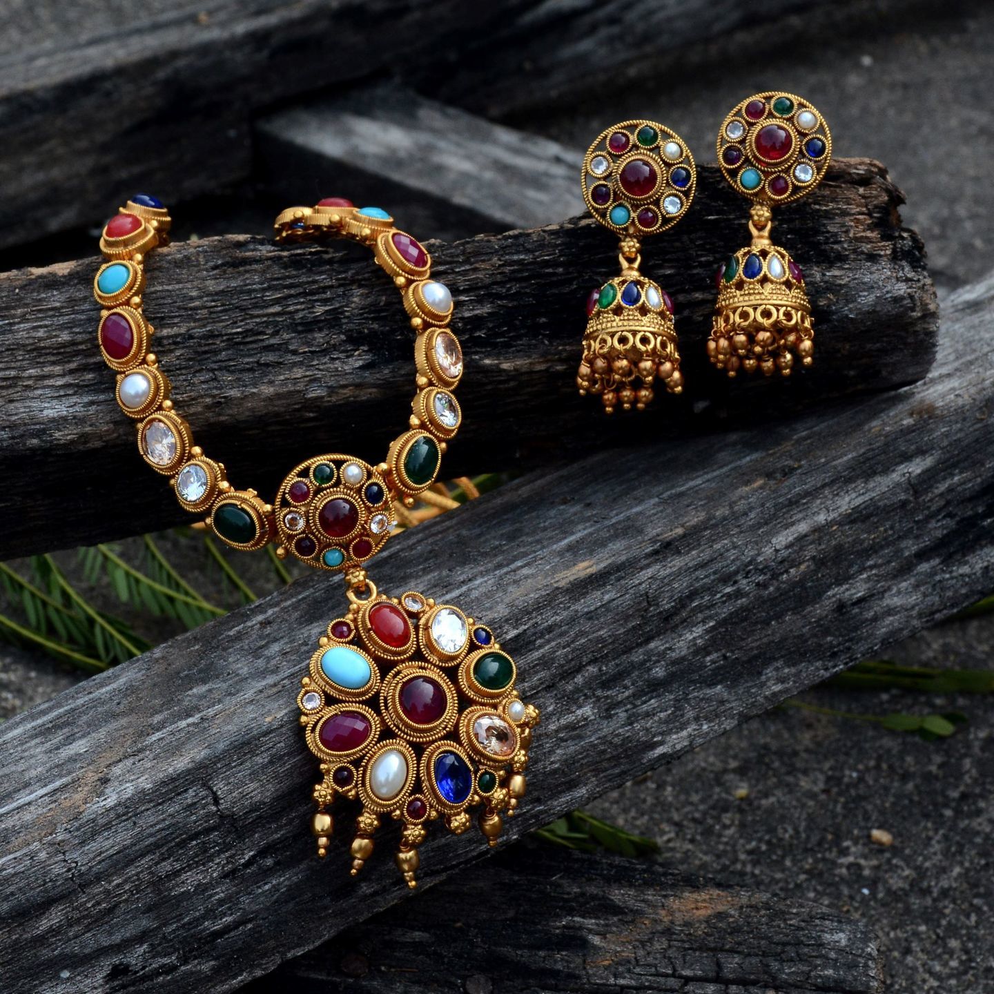 Navarathna Matte Chocker Necklace Set