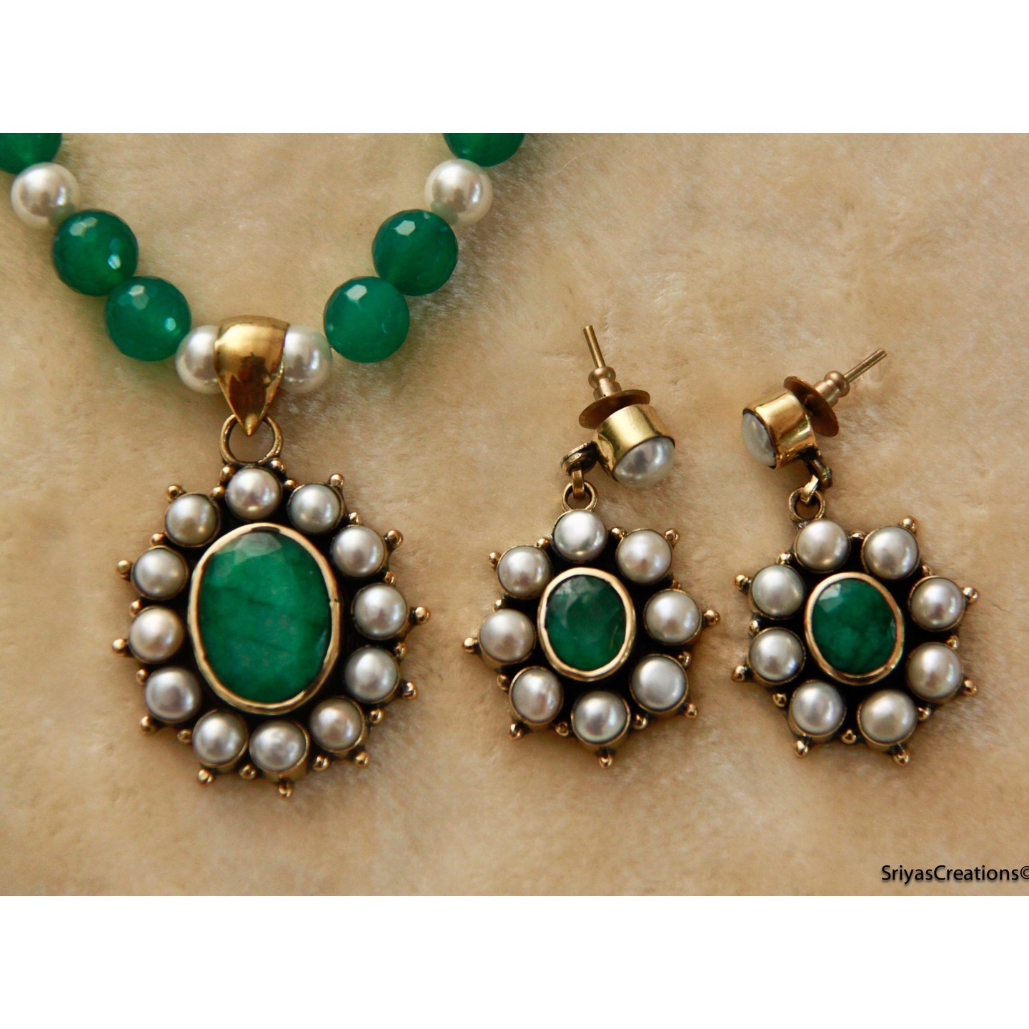 Green Pearl Victorian Pendant Neklace Set