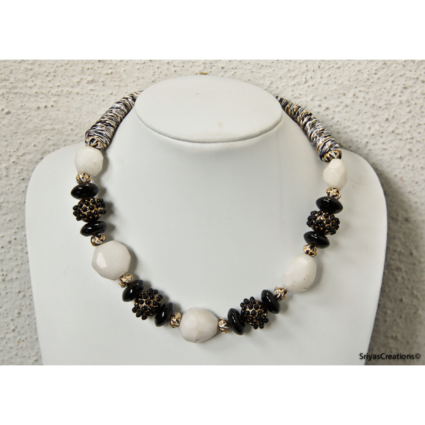Black & White Stone Thread Necklace