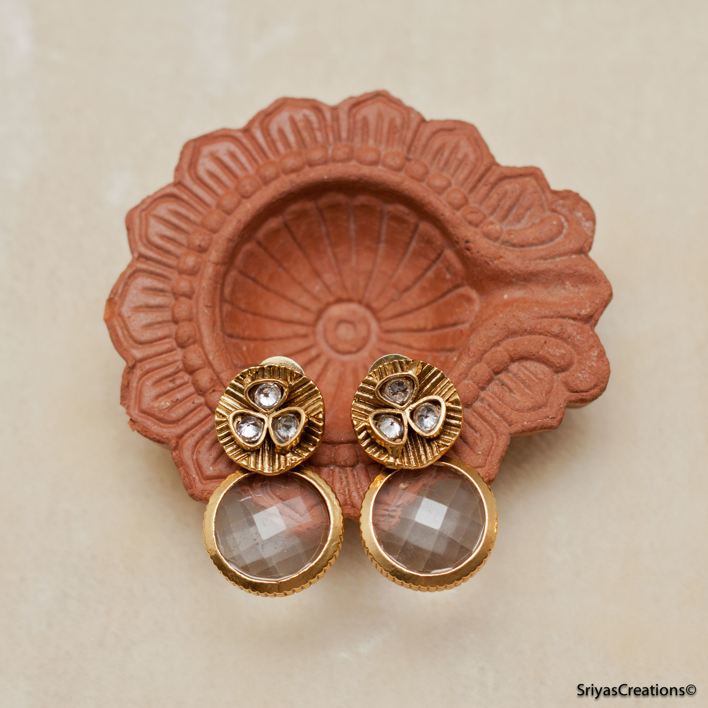 Kundan Top Glass Round Stud 