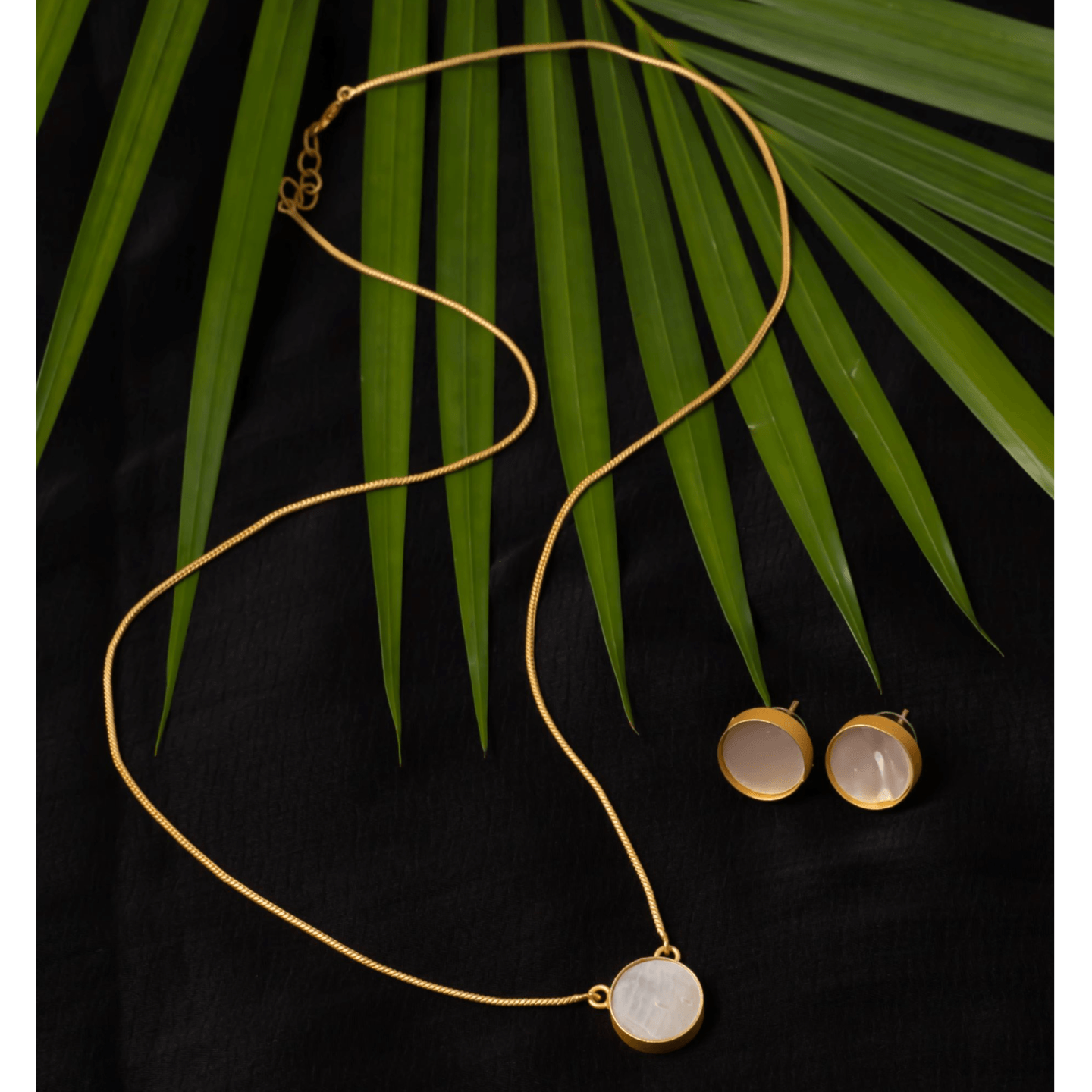 Mother of Pearl Gold Tone Pendant Stud Set