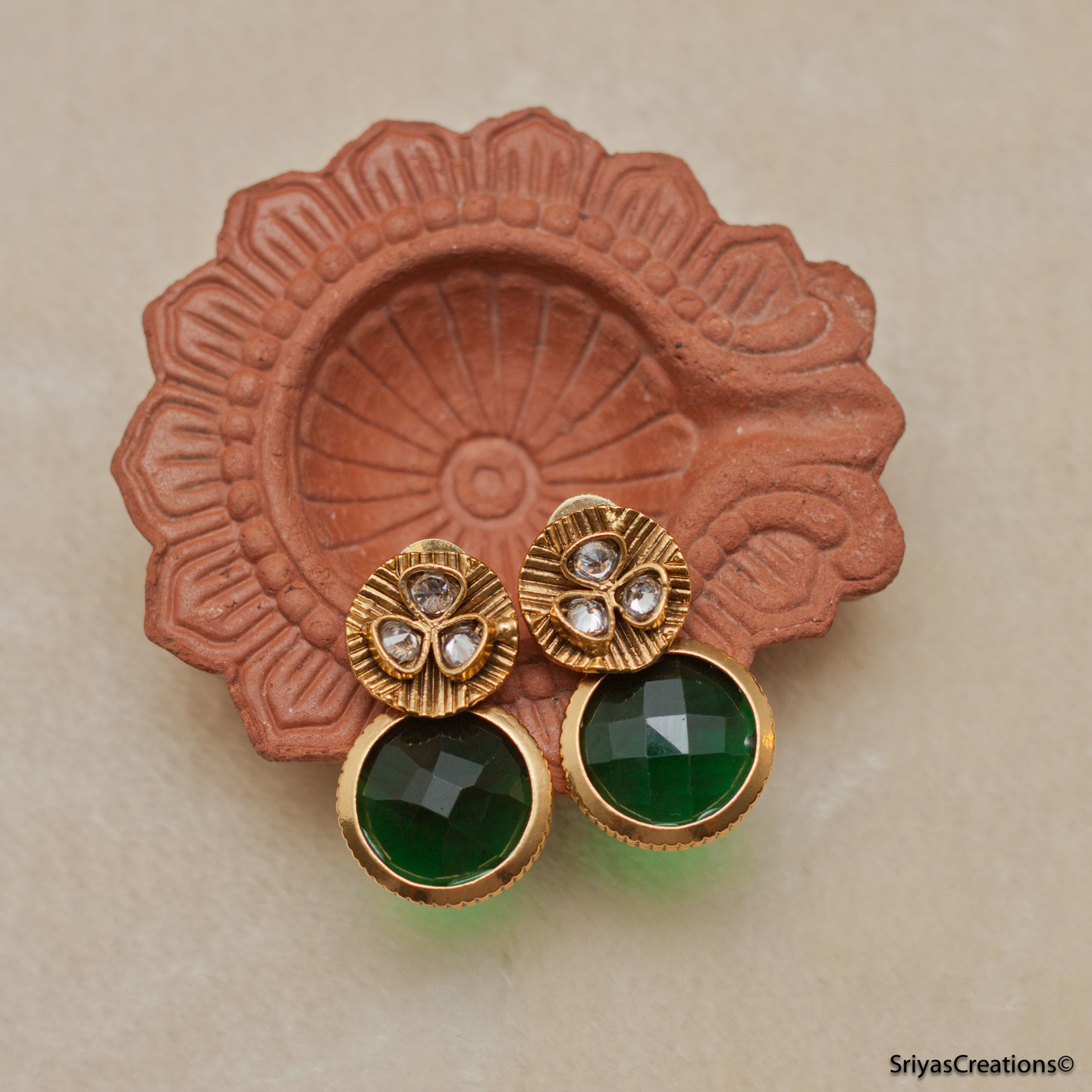 Kundan Top Leaf Green Round Stud 