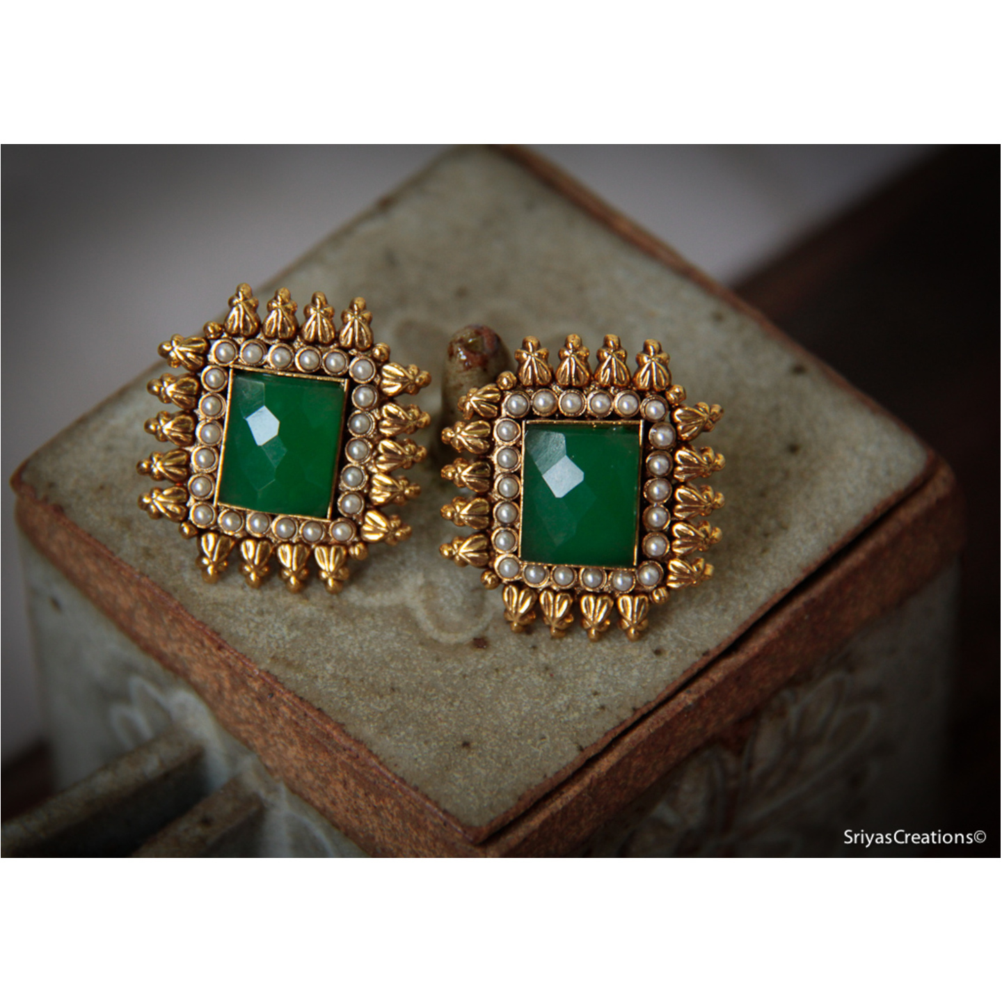 Green Pearl Gold Square Stud