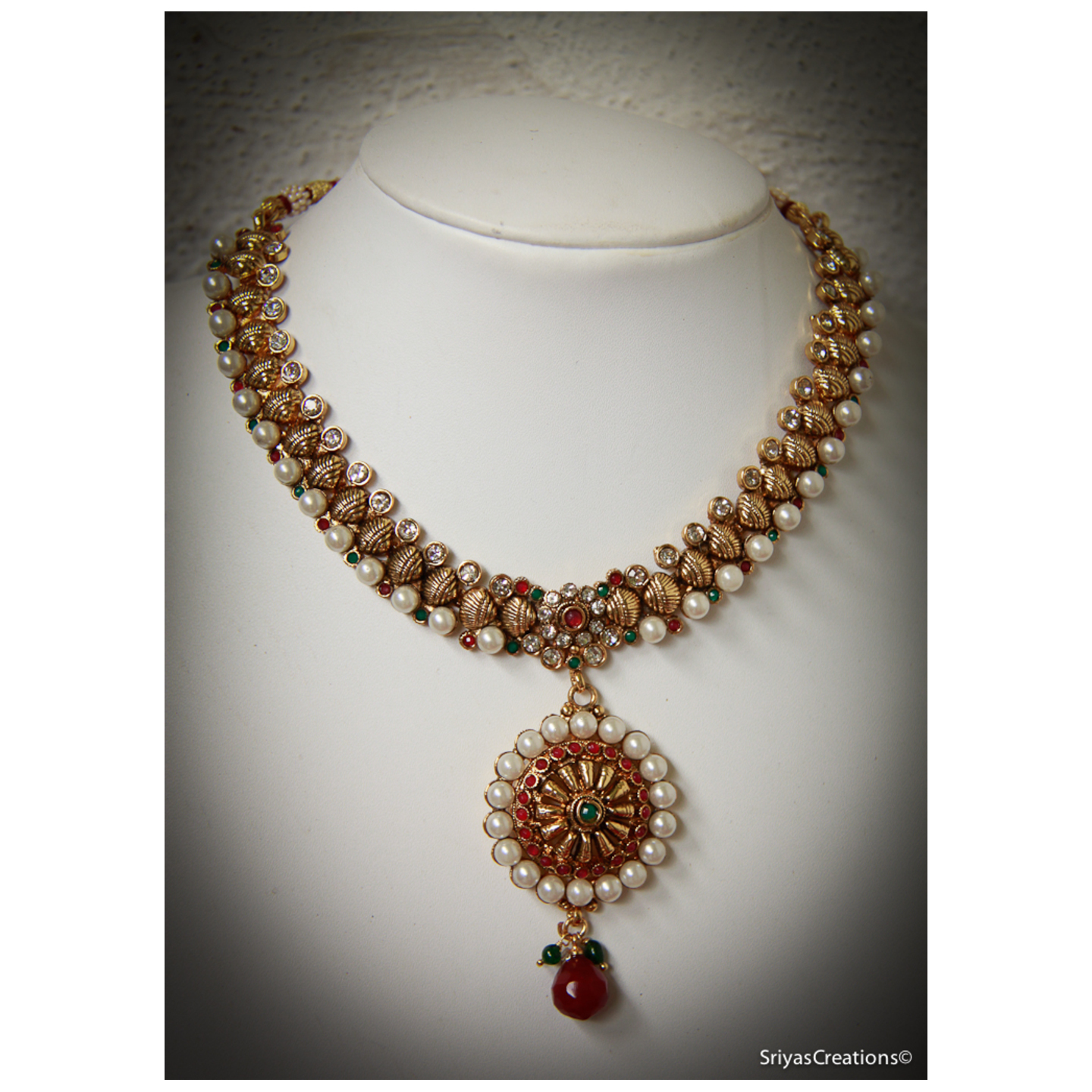 Red Green Round Necklace