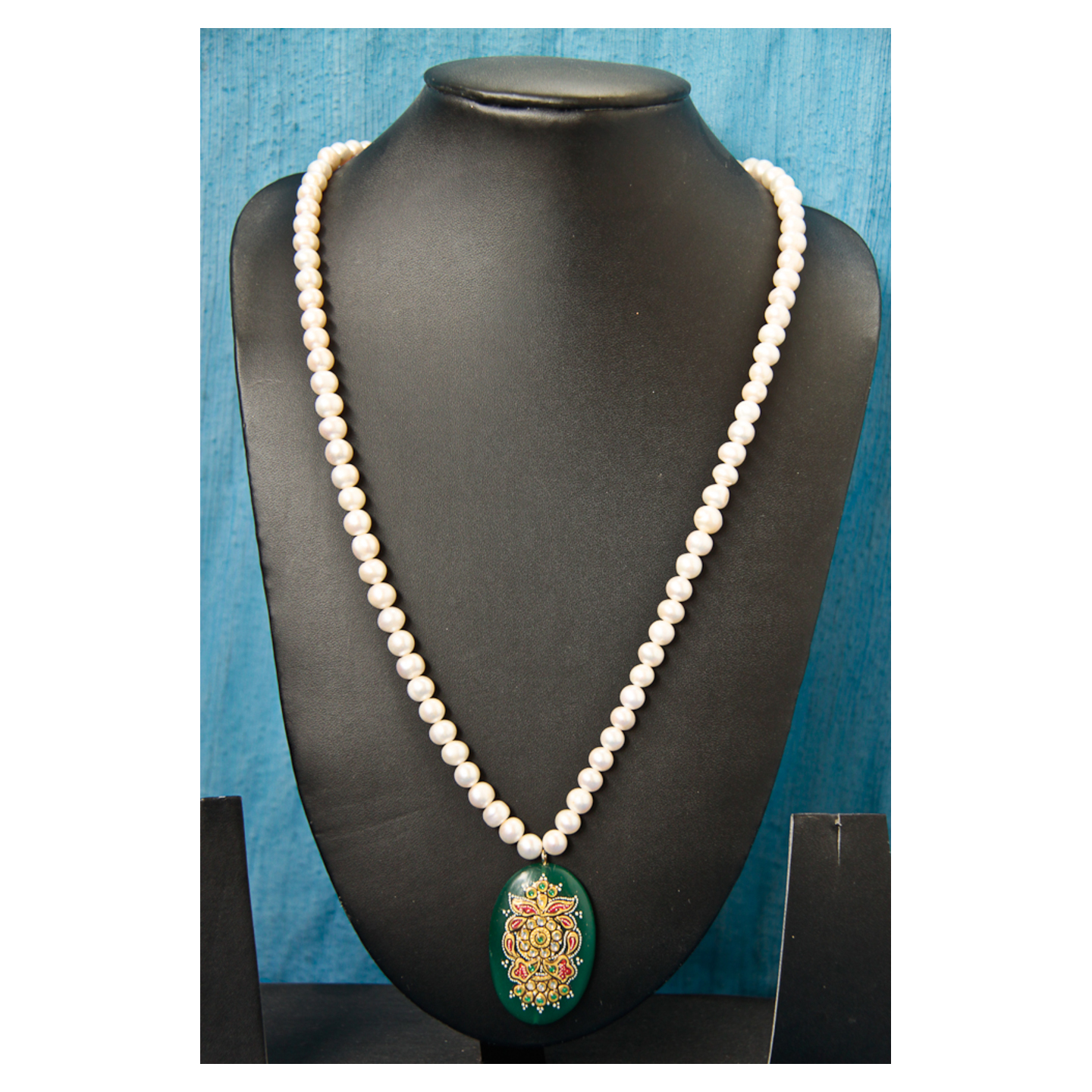 Tanjore Painted Green Agate Pendant & Pearl Necklace