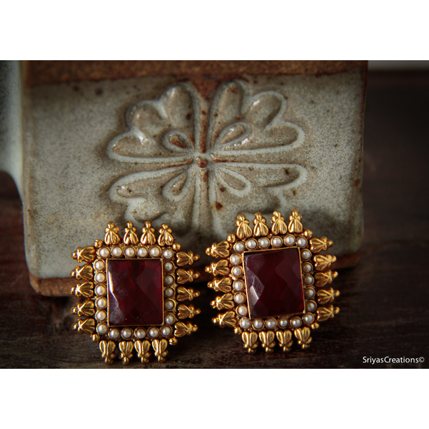 Red Pearl Gold Square Stud