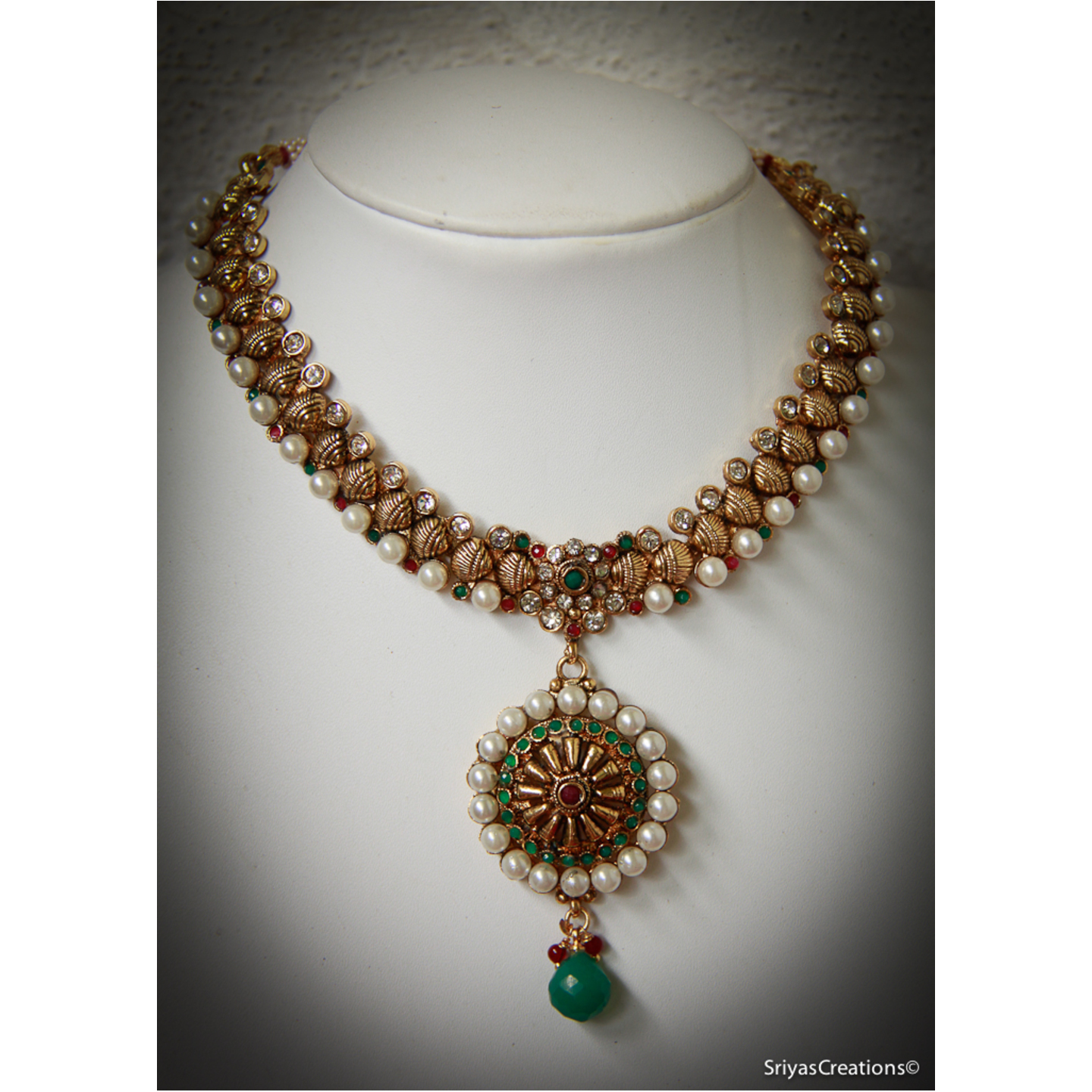 Green Red Round Necklace
