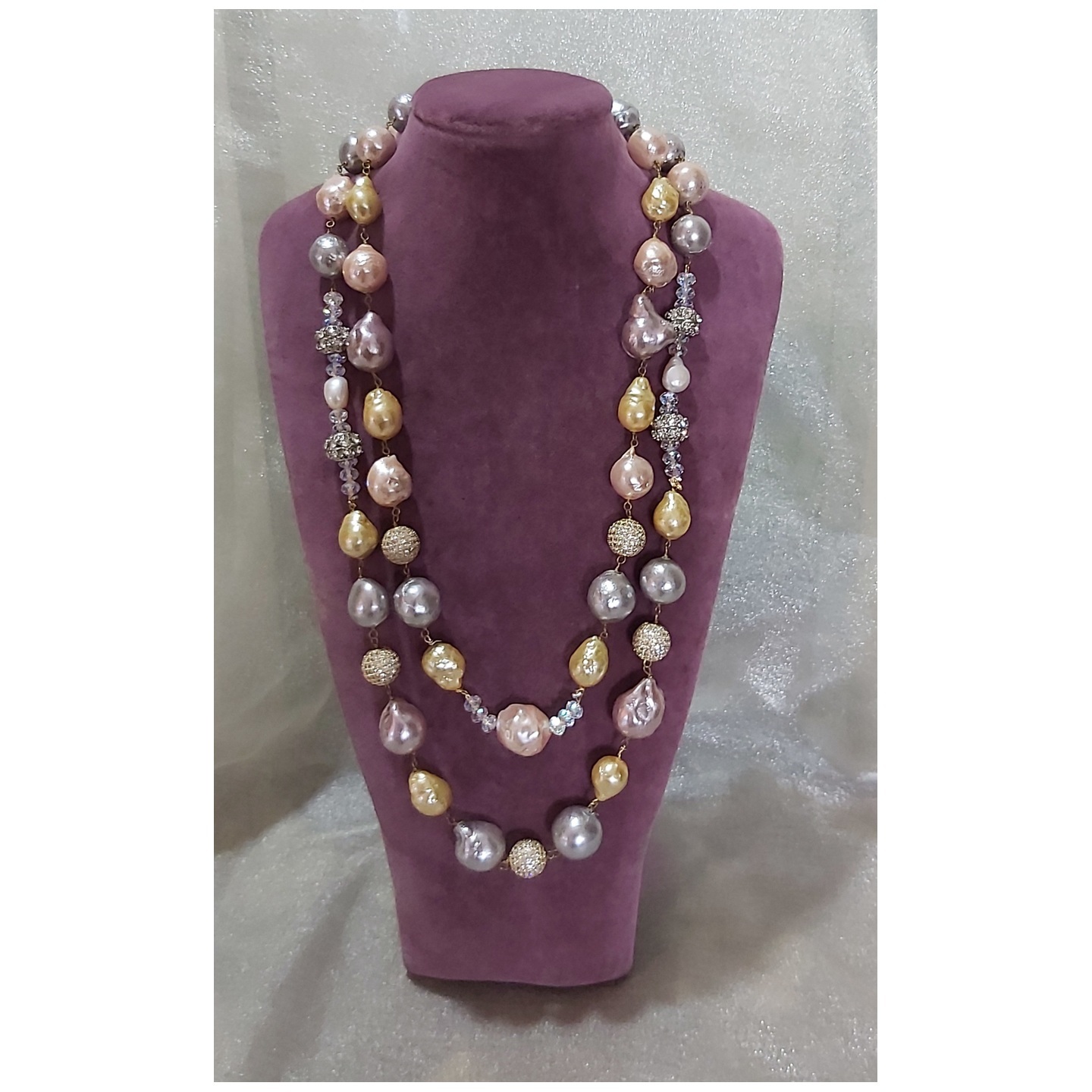Baroque Pearls Neckpiece