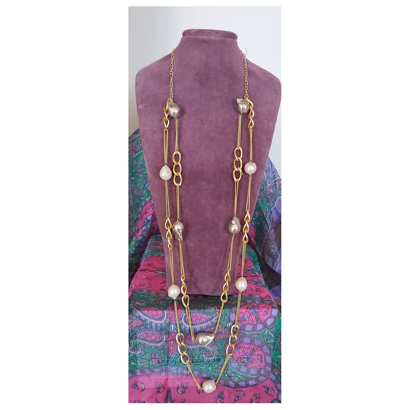 Double layered Round Pearls and Baroque Pearls Neckpiece