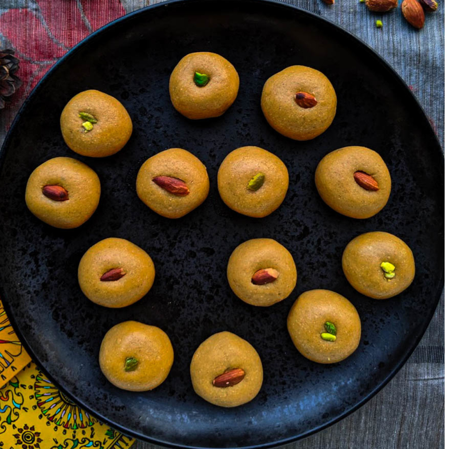 Besan Ladoo (Ghee)