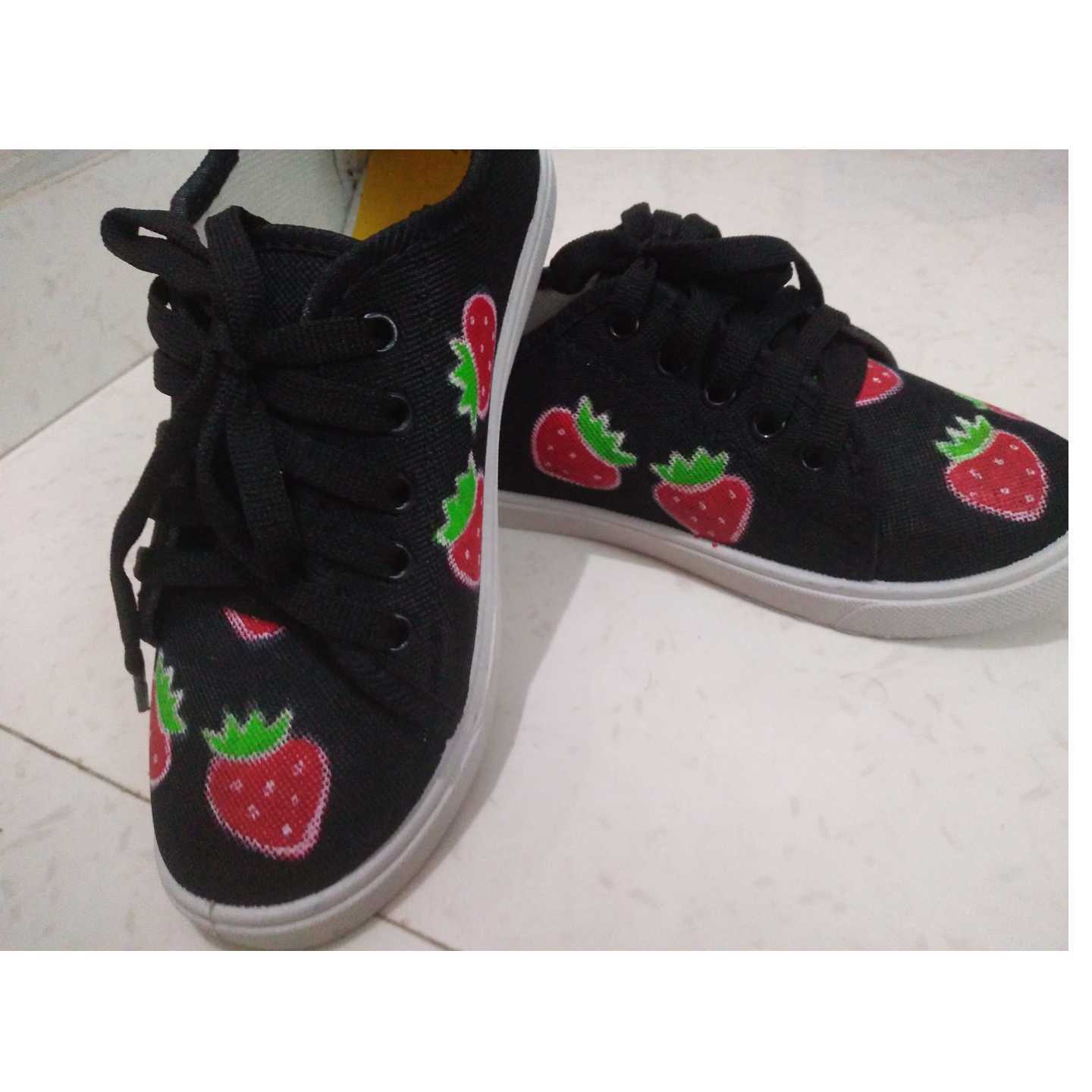 Hand Painting Shoes