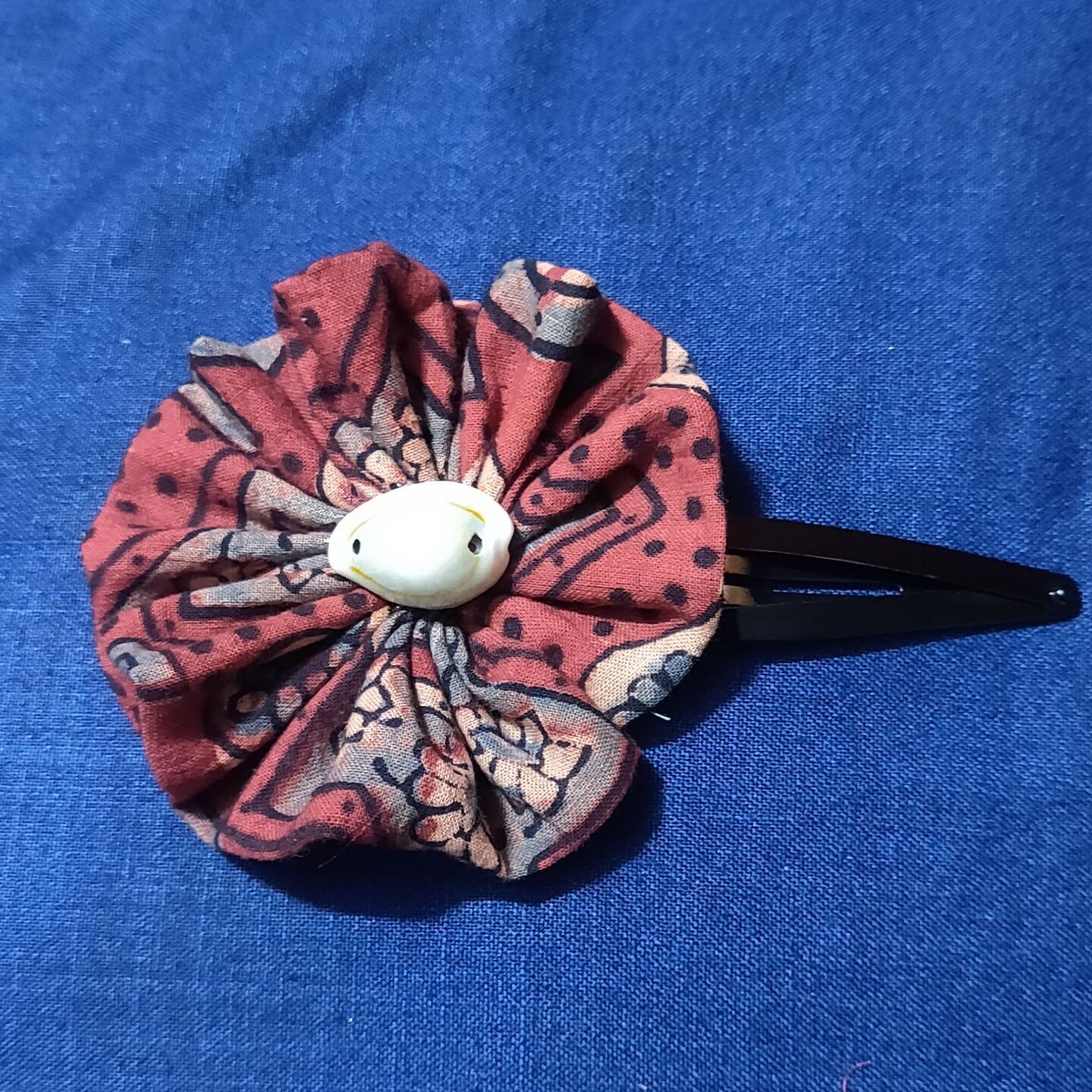 Tic tac clip with fabric flower 