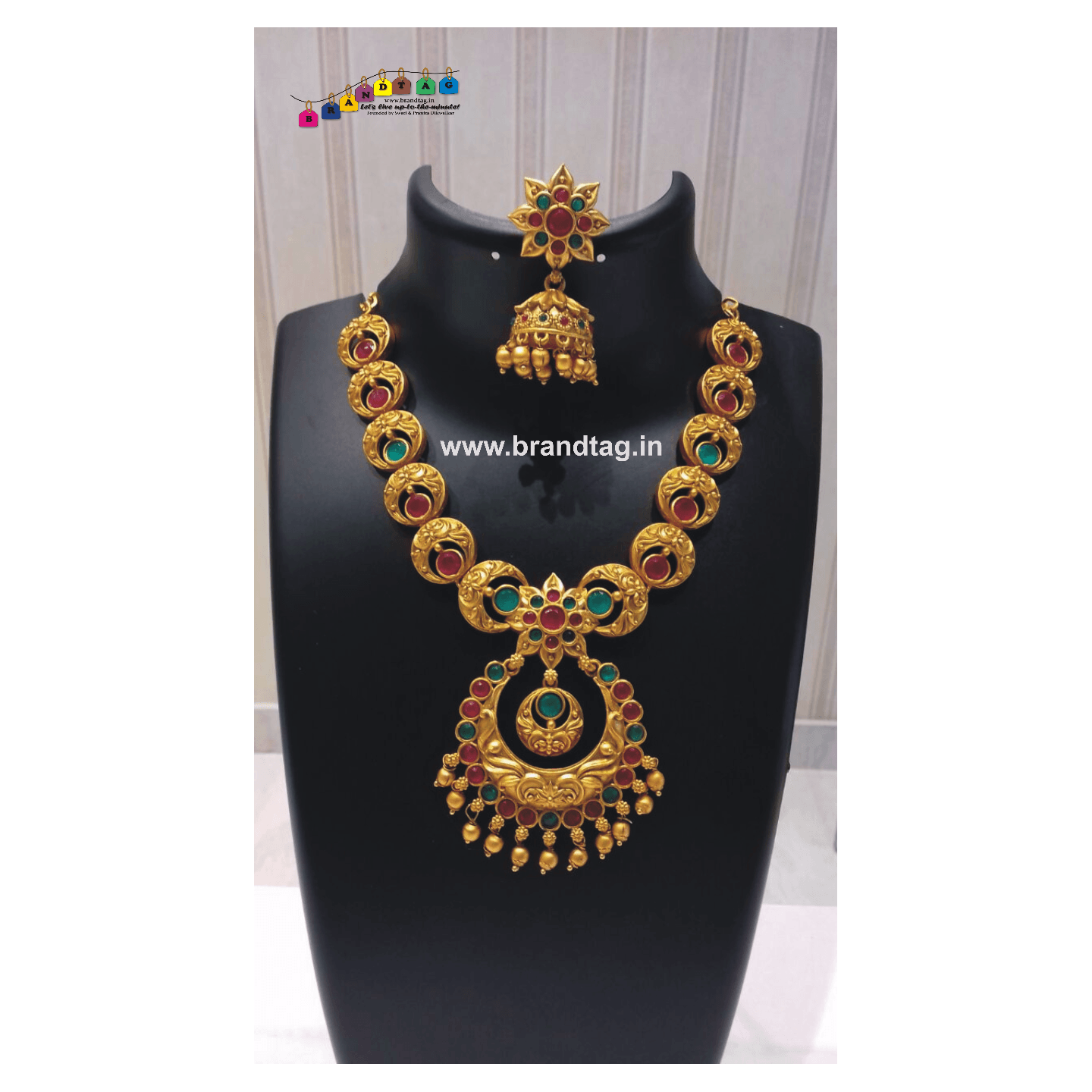 Diwali Collection - Eye pleasing Golden Necklace Set!