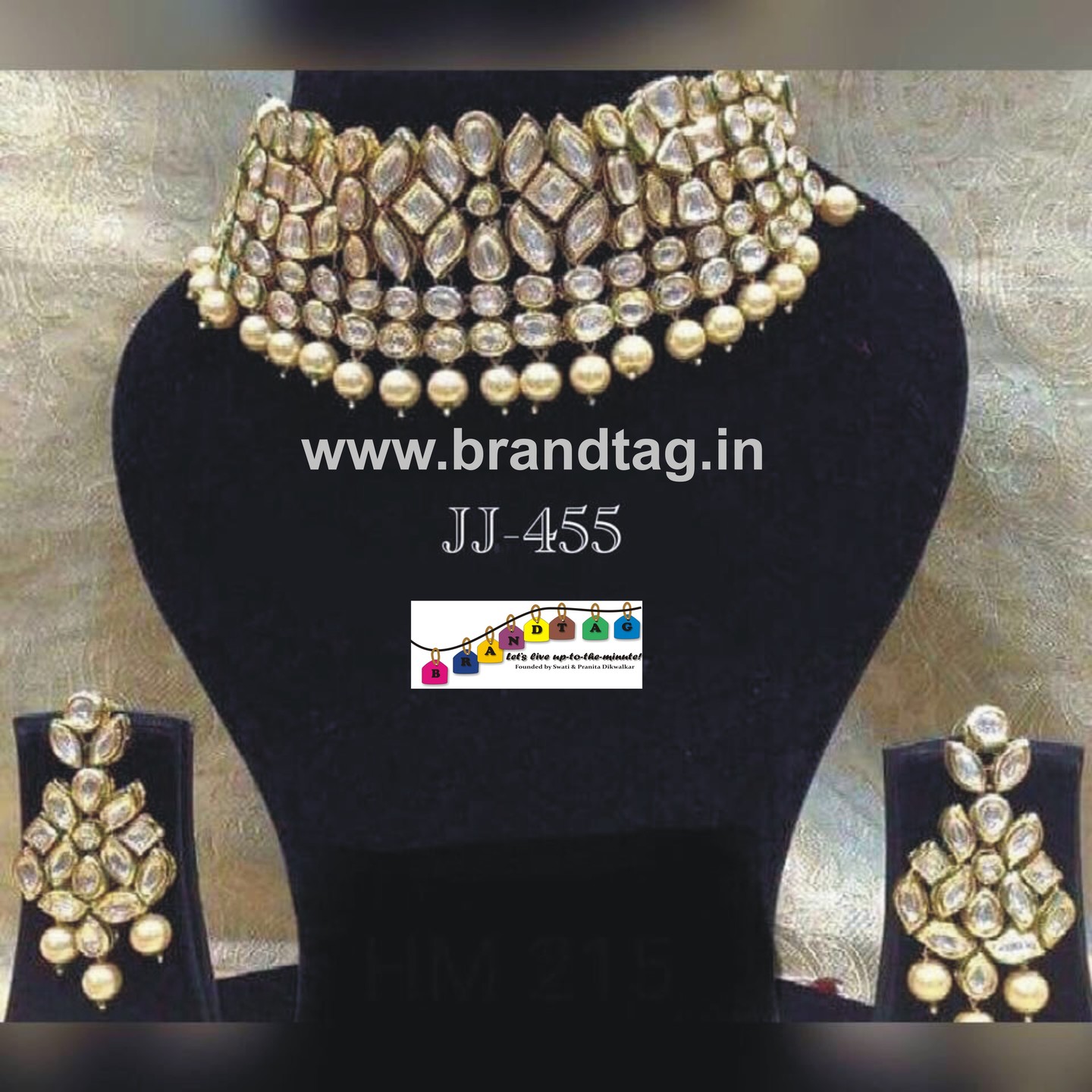 Royal elegant  Kundan  Neck-fitted modern necklace set...!!!
