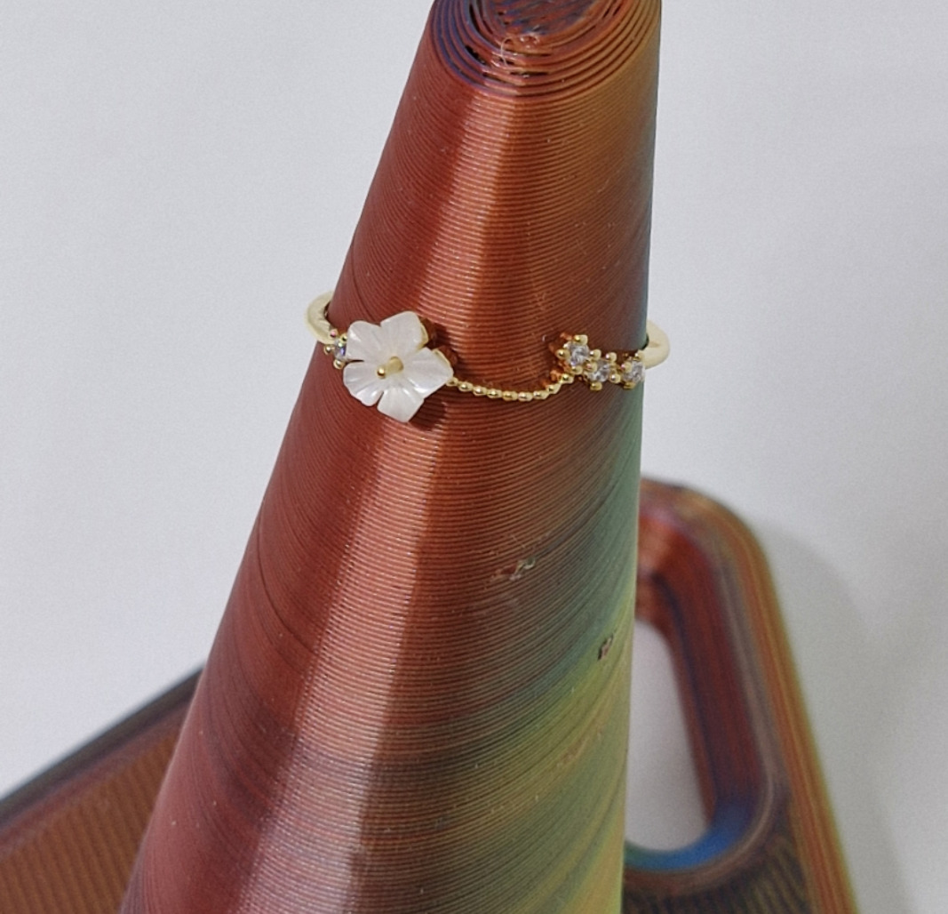 Ring with flower made of shell 
