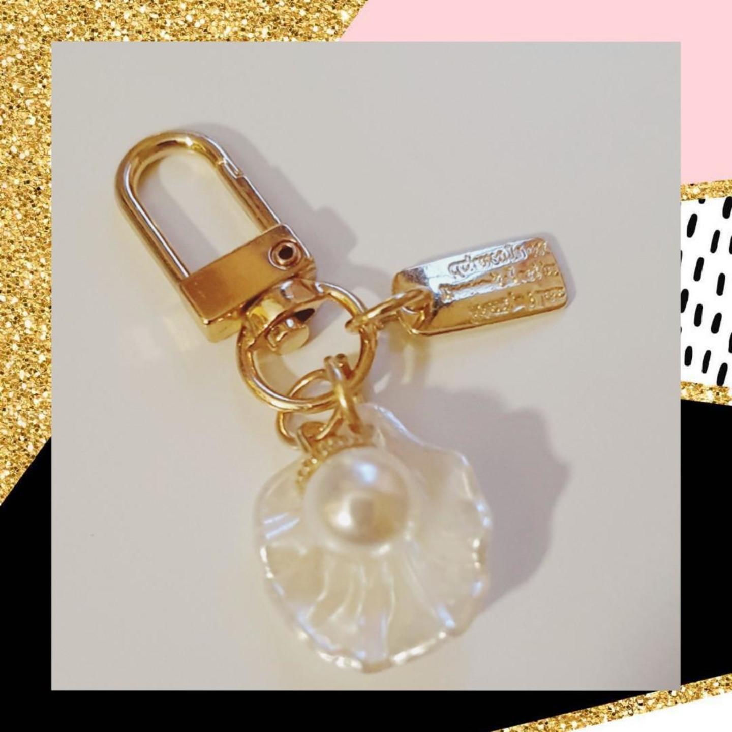 Shell with Pearl design Keychain and Bagcharm