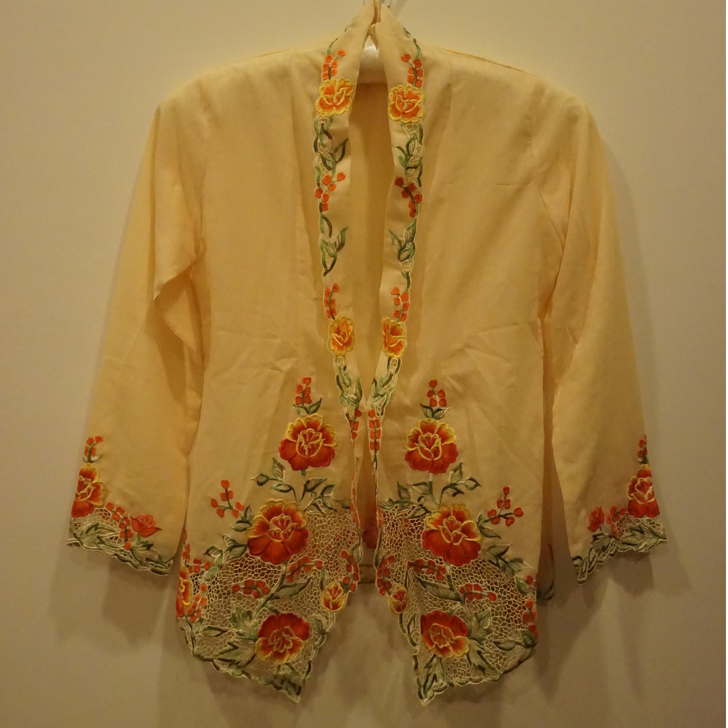 Yellow Kebaya with Enbroidery in Orange Flora deign      