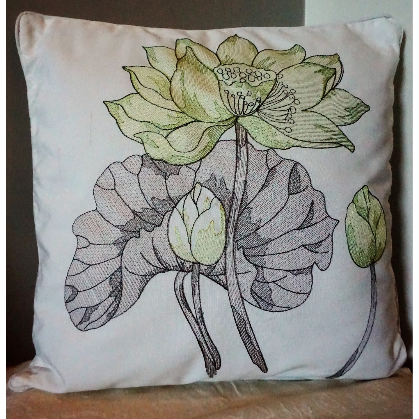 Floral Design Cushion Cover (Green Flower 1pc)