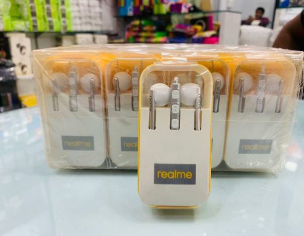 RealMe HandsFree with Box Packing