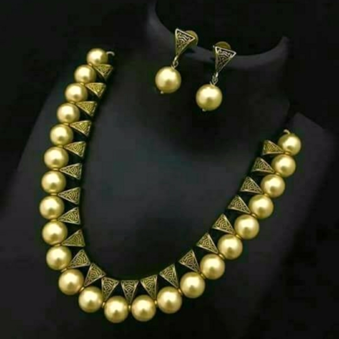 Trendy Antique Golden Beaded Necklace Set