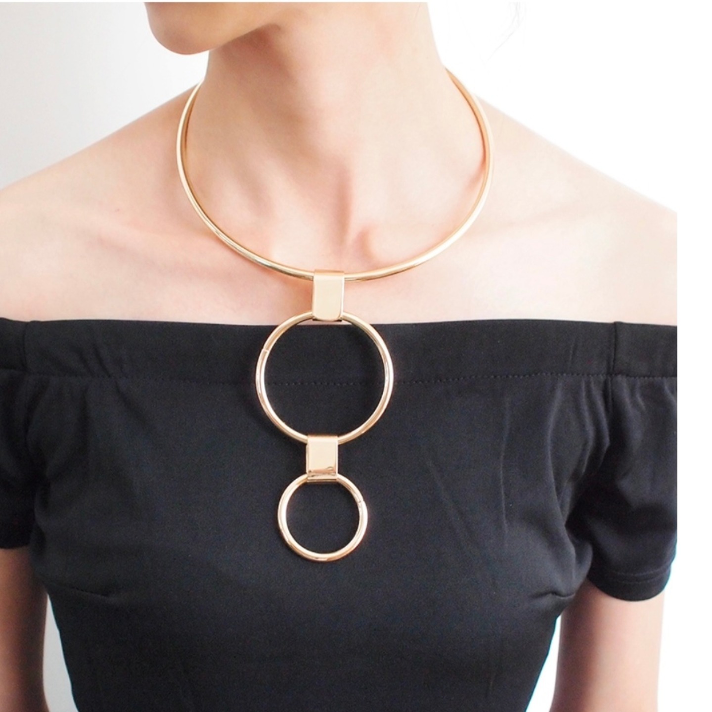 Stuning Round Choker With Layer Loops