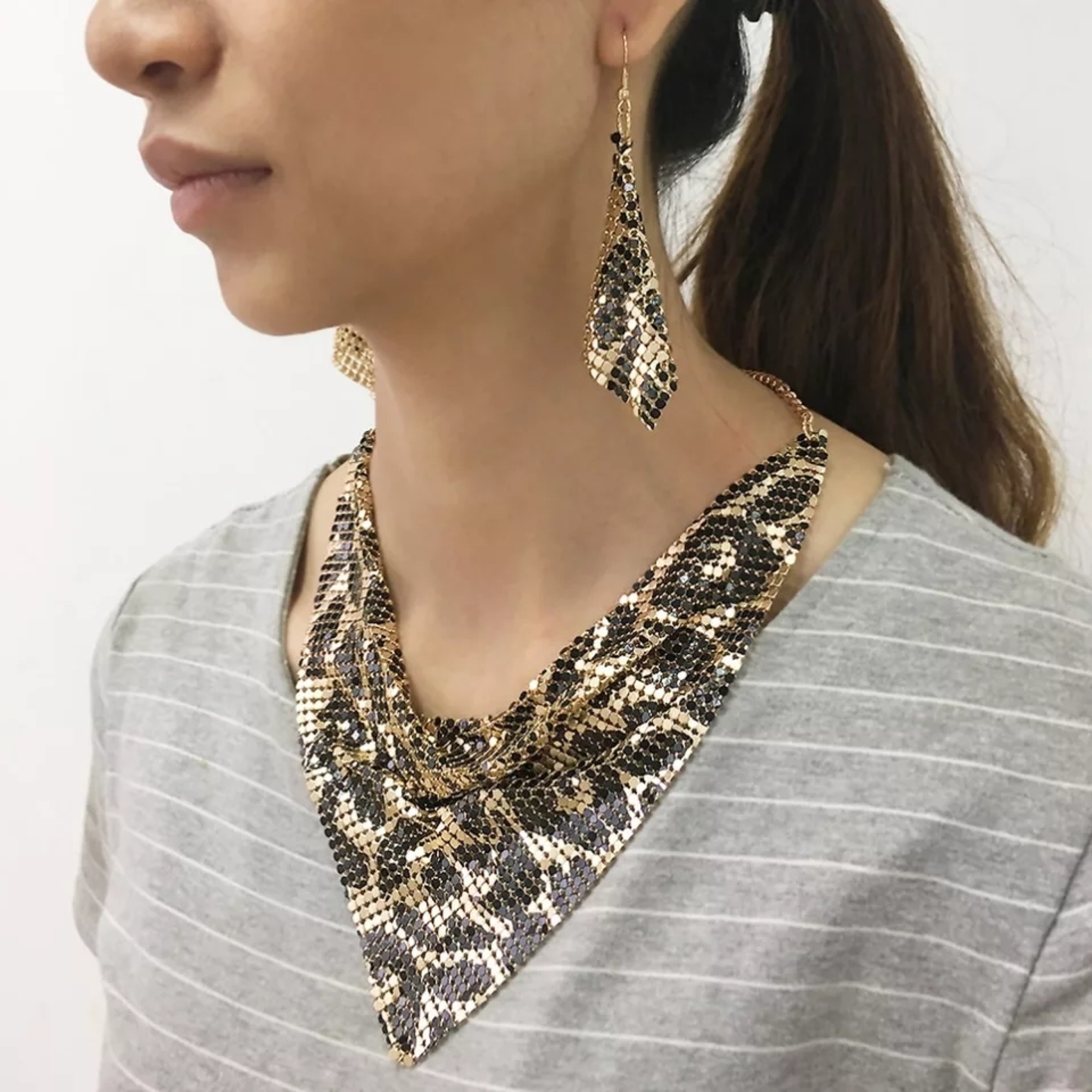 Chic Style Shinning Leopard Print Choker set for Partywear