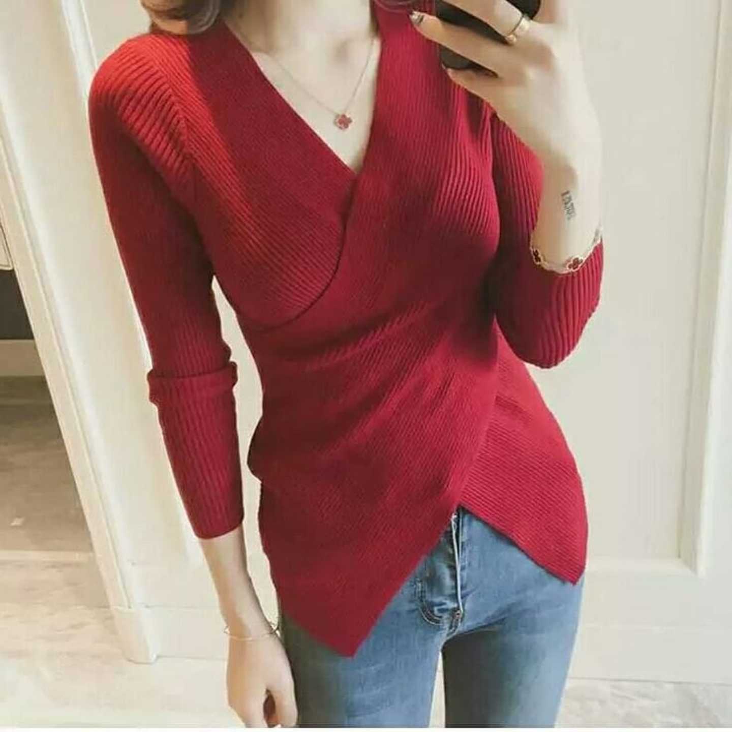 V neck Solid Knitted Top