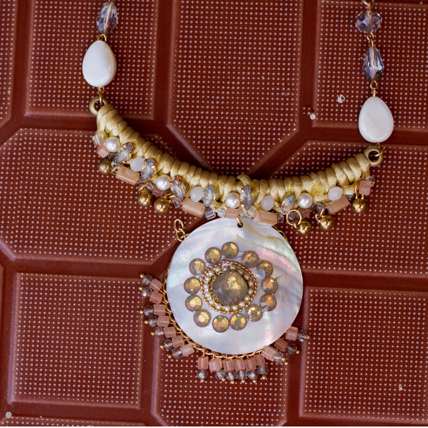 Shell stone necklace