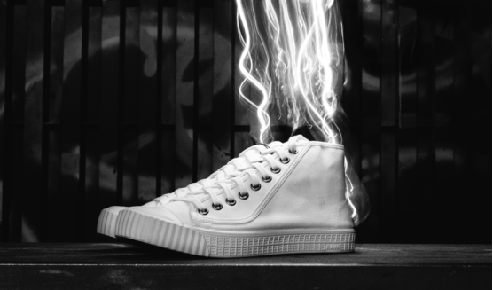 black-and-white-black-and-white-footwear-1302320.jpg