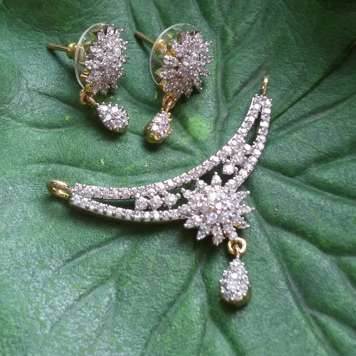 Floral Pendant Mangalsutra Set with Earrings