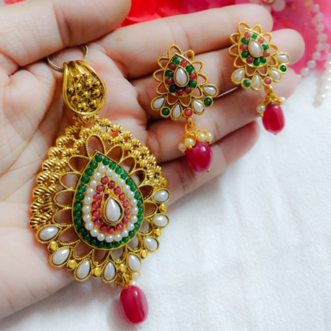 High Quality pendent Earrings set