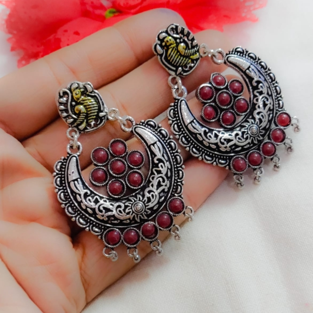 Oxidized earrings with high quality stones