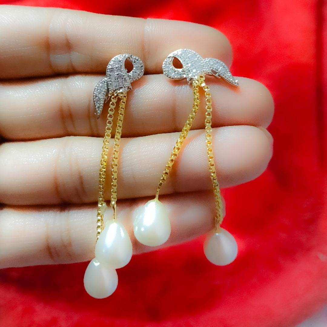 Earrings with pearl drop 