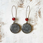 25 mm LOOP EARRINGS with ceramic bead - Hand carved wooden block