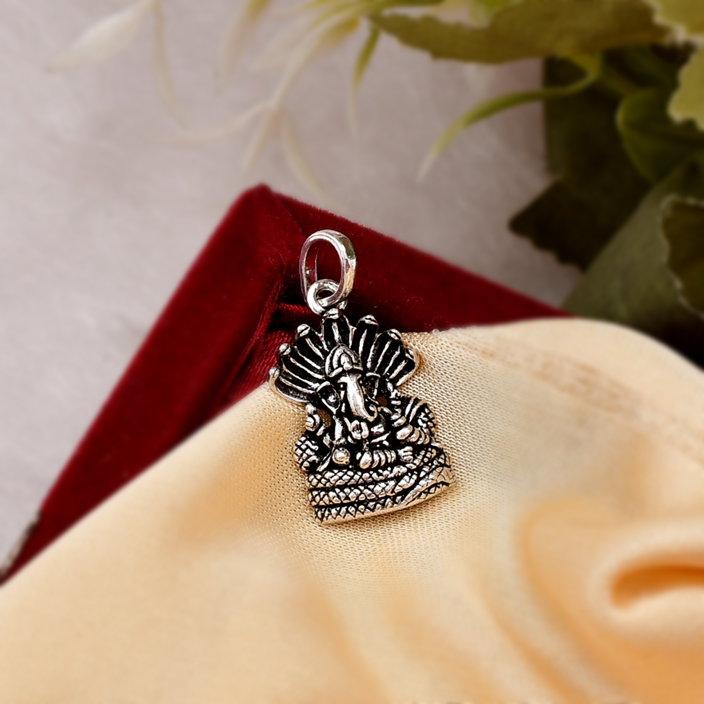 925 Sterling Silver Lord Ganapathy ganesha Locket Pendant  for Good Health & Wealth (2.8gm)