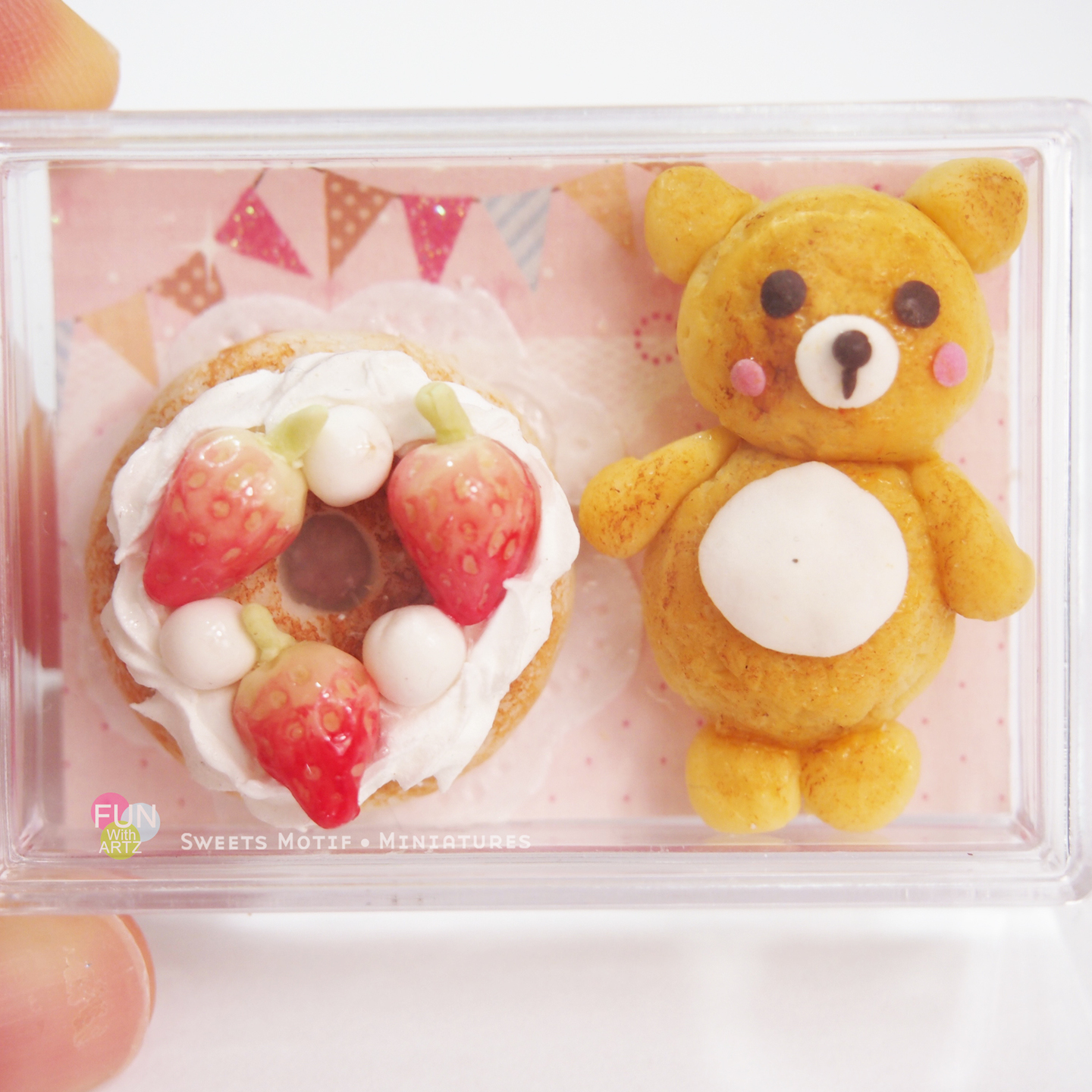 Dollhouse Display Rilakkuma Cookie and Strawberry Cake