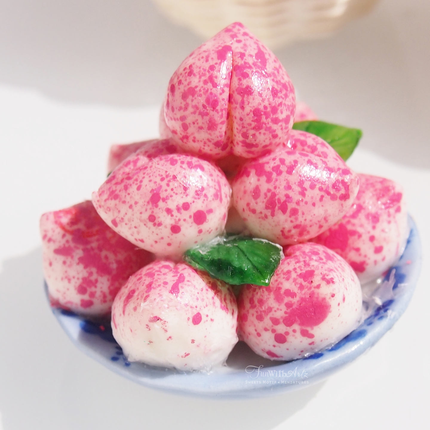 Miniature food- Peach Bun - Shoutao