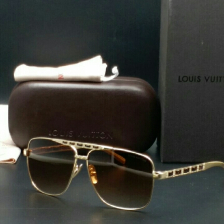 PORSCHE WITH BRAND BOX

LOUIS VUITTON WITH BRAND 

MEN'S WEAR COLLECTION 

GUD QUALITY  😍