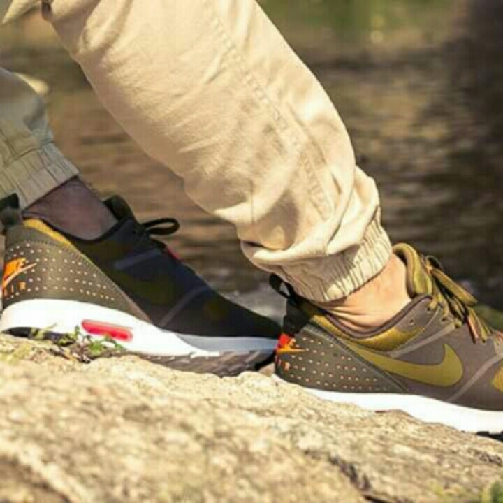 *NIKE TAVAS*
SIZES- 41X45 IN ALL COLOURS

41 - 7 UK
42 - 7.5UK
43 - 8.5 UK
44 - 9 UK
45 - 10UK

